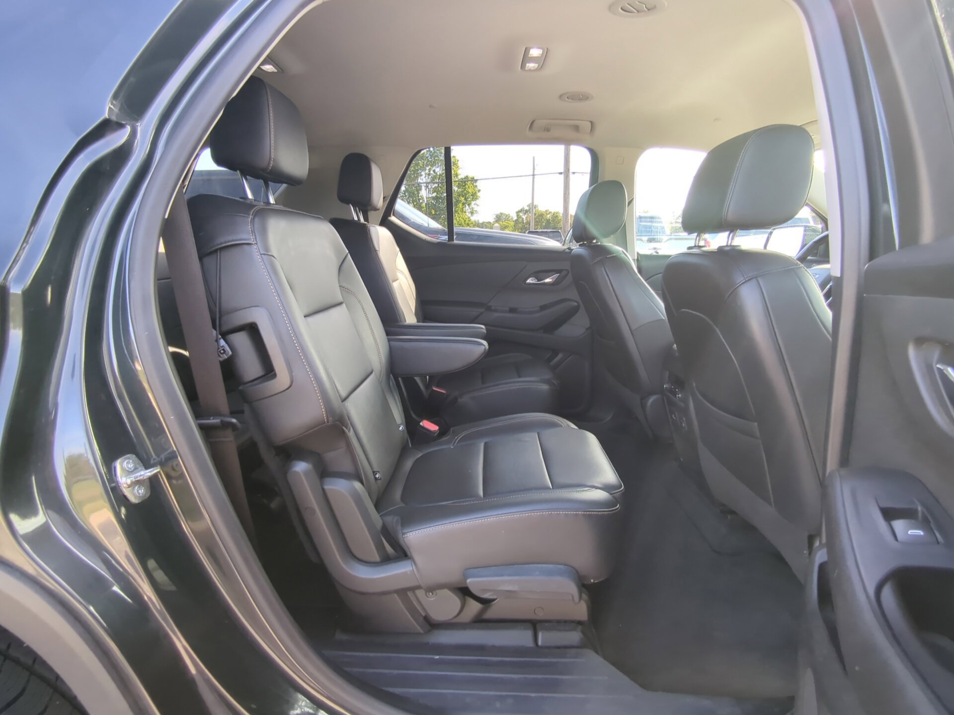 Used 2020 Chevrolet Traverse RS FWD image 11