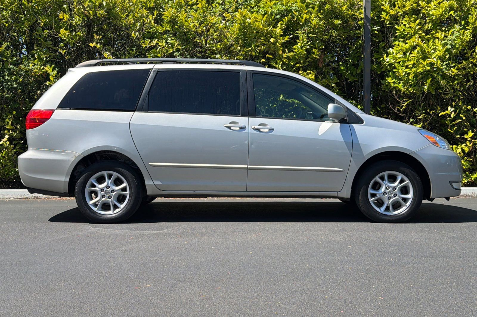 Used 2004 Toyota Sienna XLE AWD/4WD image 3
