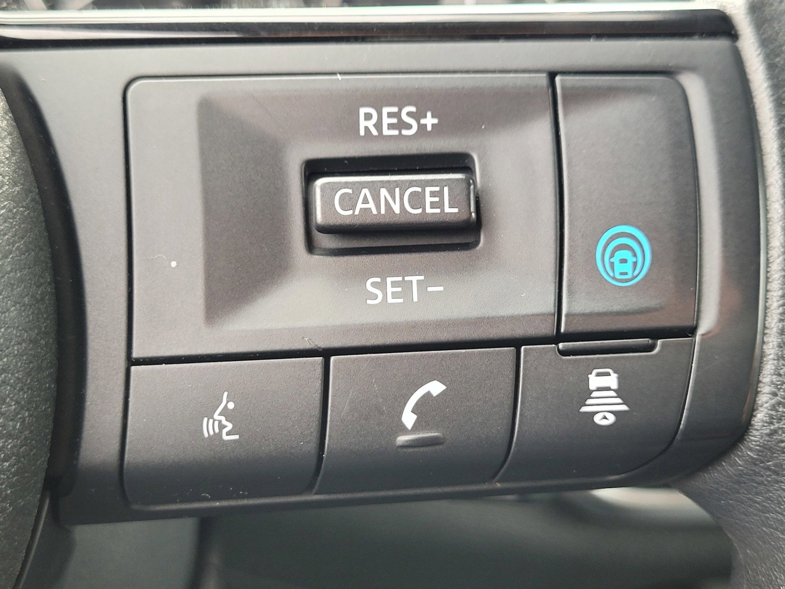 Used 2023 Nissan Rogue SV image 26