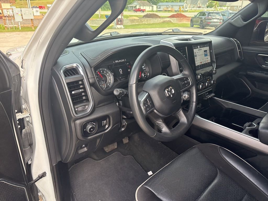 Used 2024 RAM 1500 Laramie AWD/4WD image 10