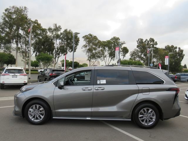 Certified 2026 Toyota Sienna XLE image 7