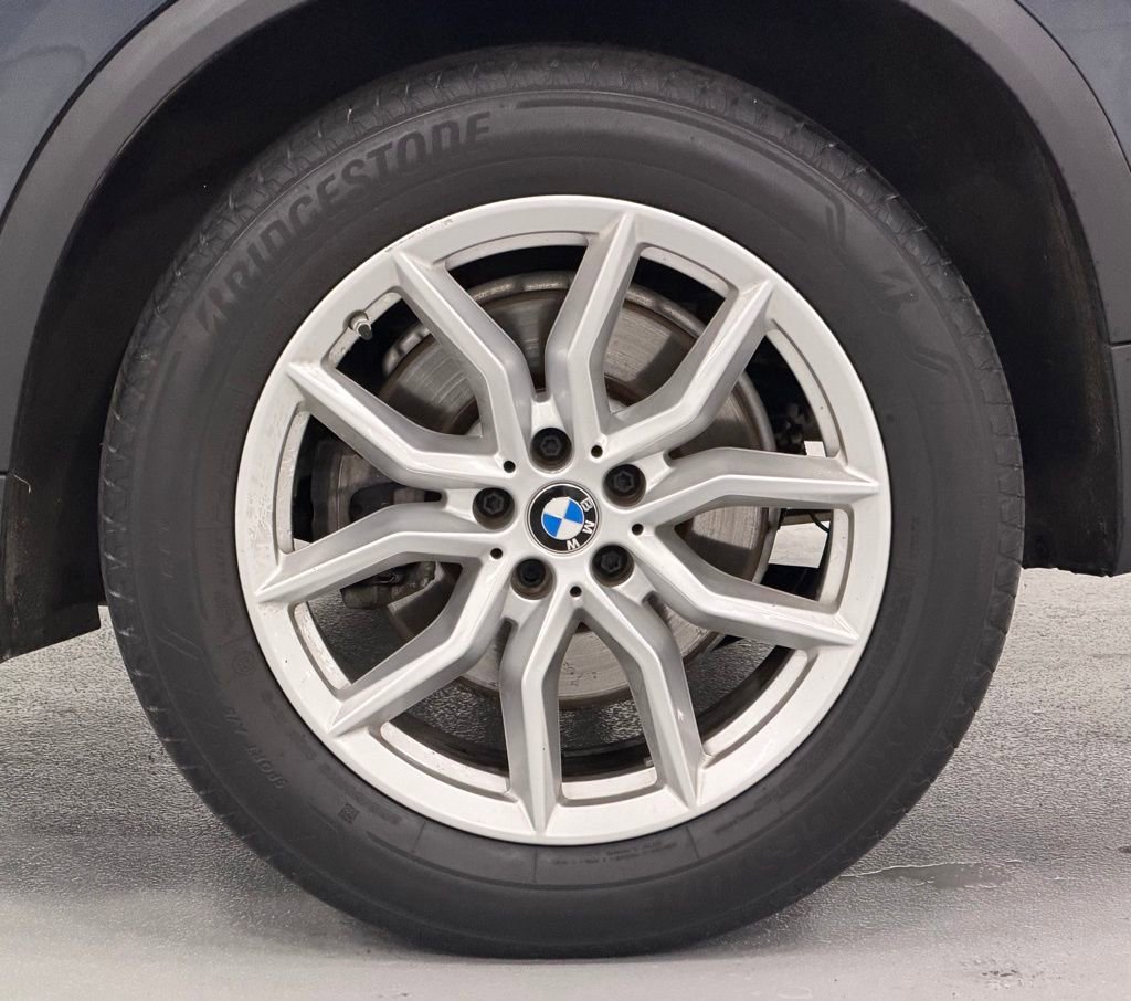Used 2022 BMW X5 xDrive40i w/ Climate Comfort Package image 11