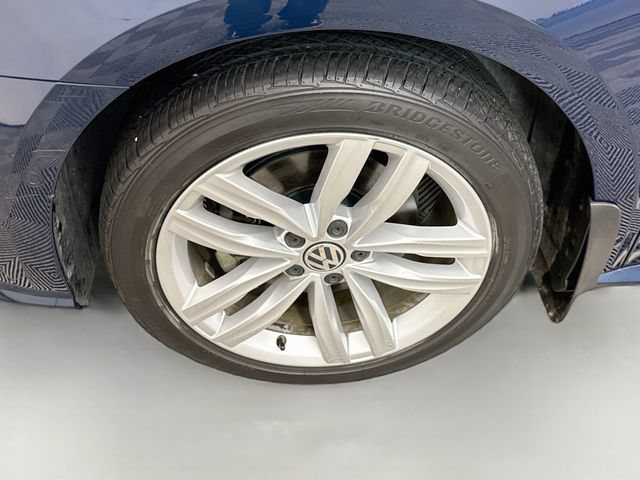 Used 2018 Volkswagen Passat 2.0T SEL Premium FWD image 33