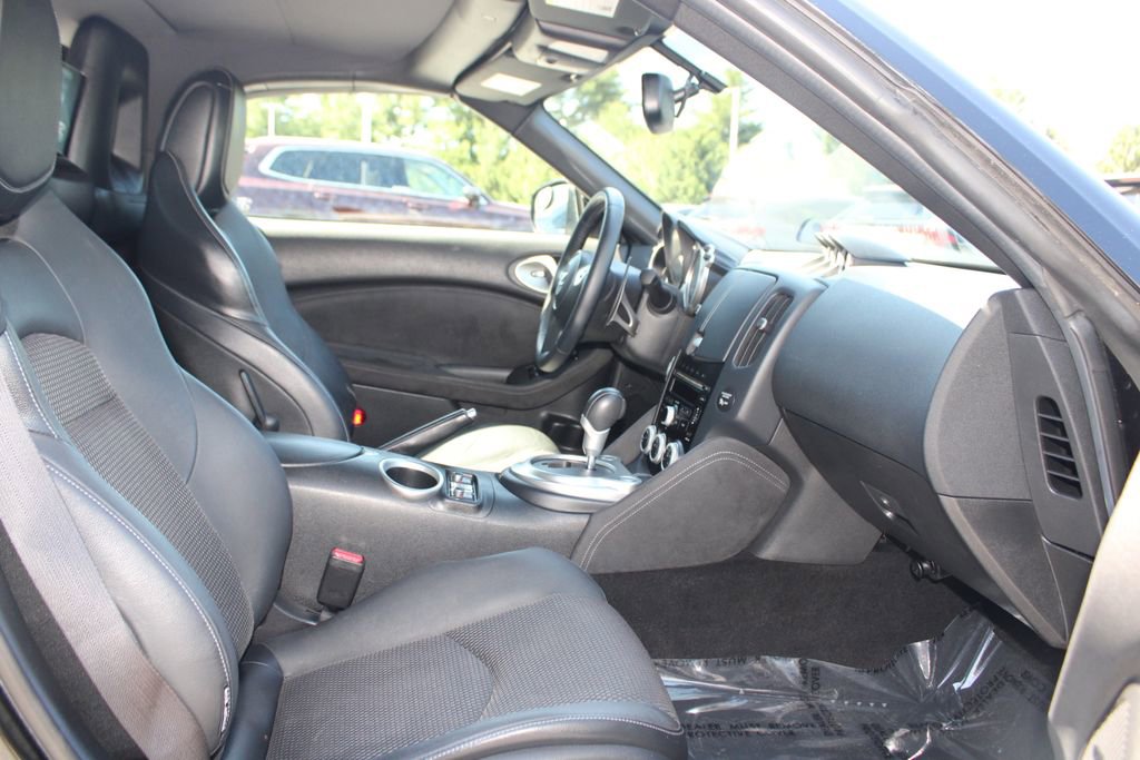 Used 2014 Nissan 370Z Touring RWD image 15
