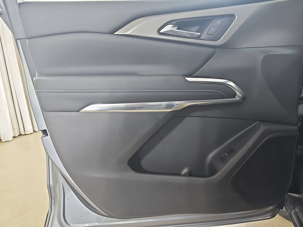 Certified 2024 Chevrolet Traverse LT w/ Trailering Package FWD image 33