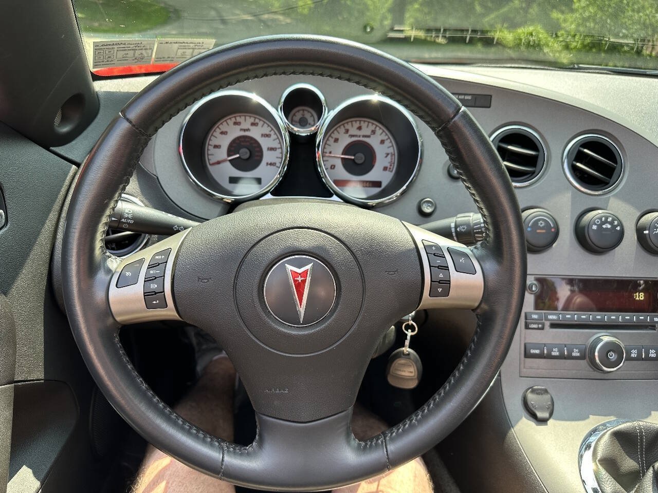 Used 2006 Pontiac Solstice Convertible w/ Premium Package RWD image 25