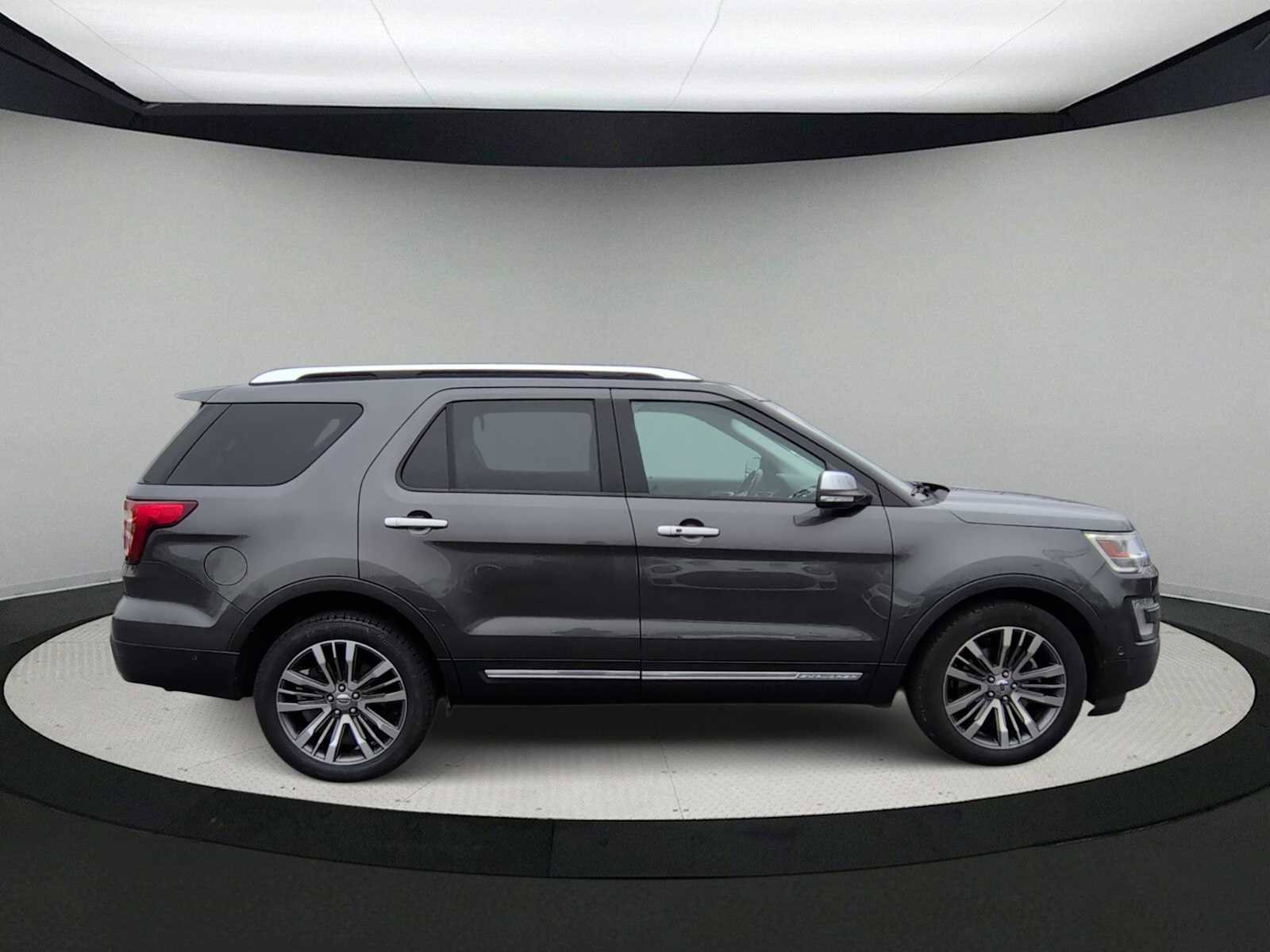 Used 2017 Ford Explorer Platinum image 9