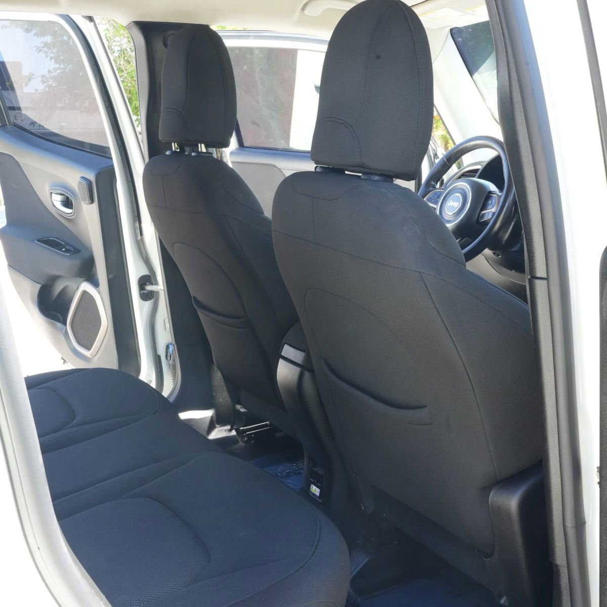 Used 2015 Jeep Renegade Latitude w/ Popular Equipment Group image 13