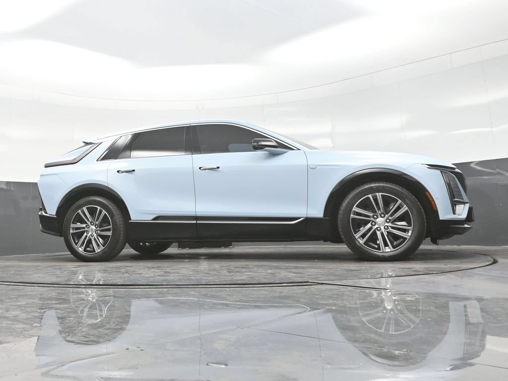 Certified 2024 Cadillac Lyriq Luxury AWD/4WD image 30