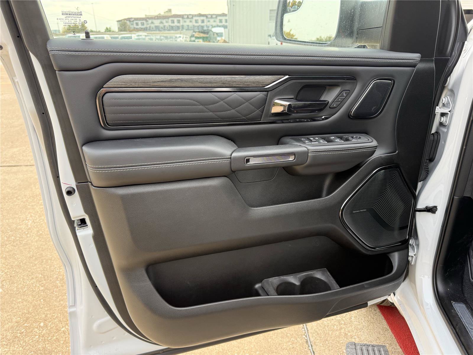 New 2025 RAM 1500 Limited AWD/4WD image 11