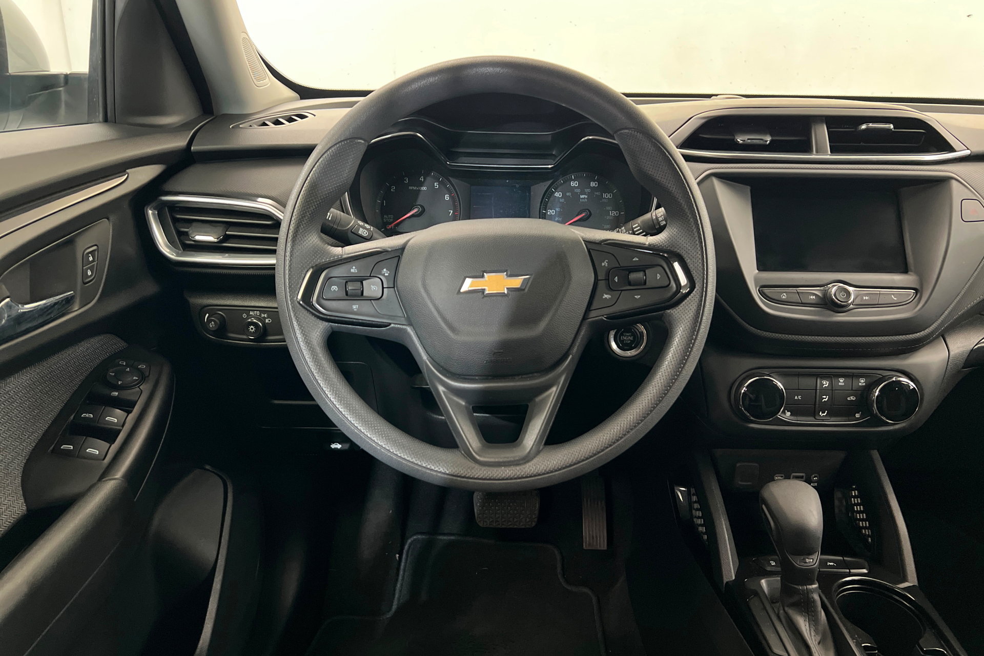 Used 2023 Chevrolet TrailBlazer LT FWD image 13