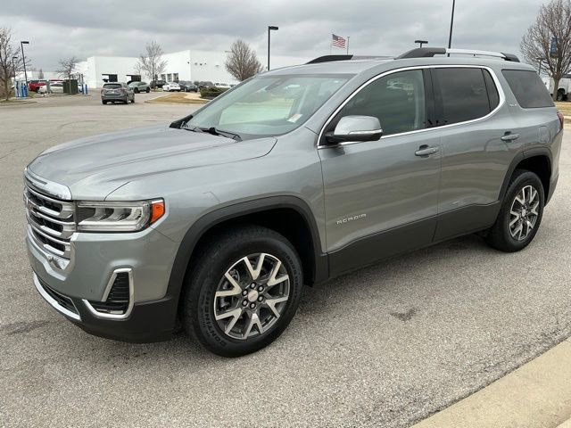 Used 2023 GMC Acadia SLE w/ Driver Convenience Package image 3