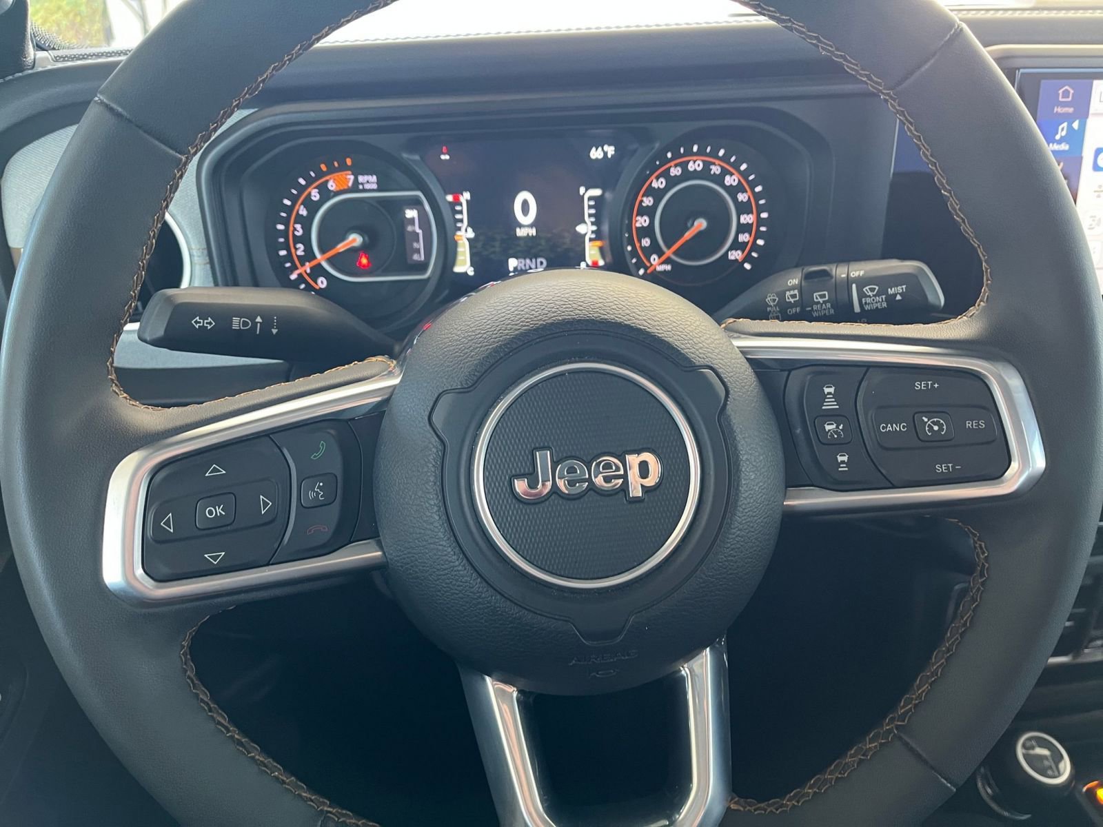 Used 2025 Jeep Wrangler Sahara image 28