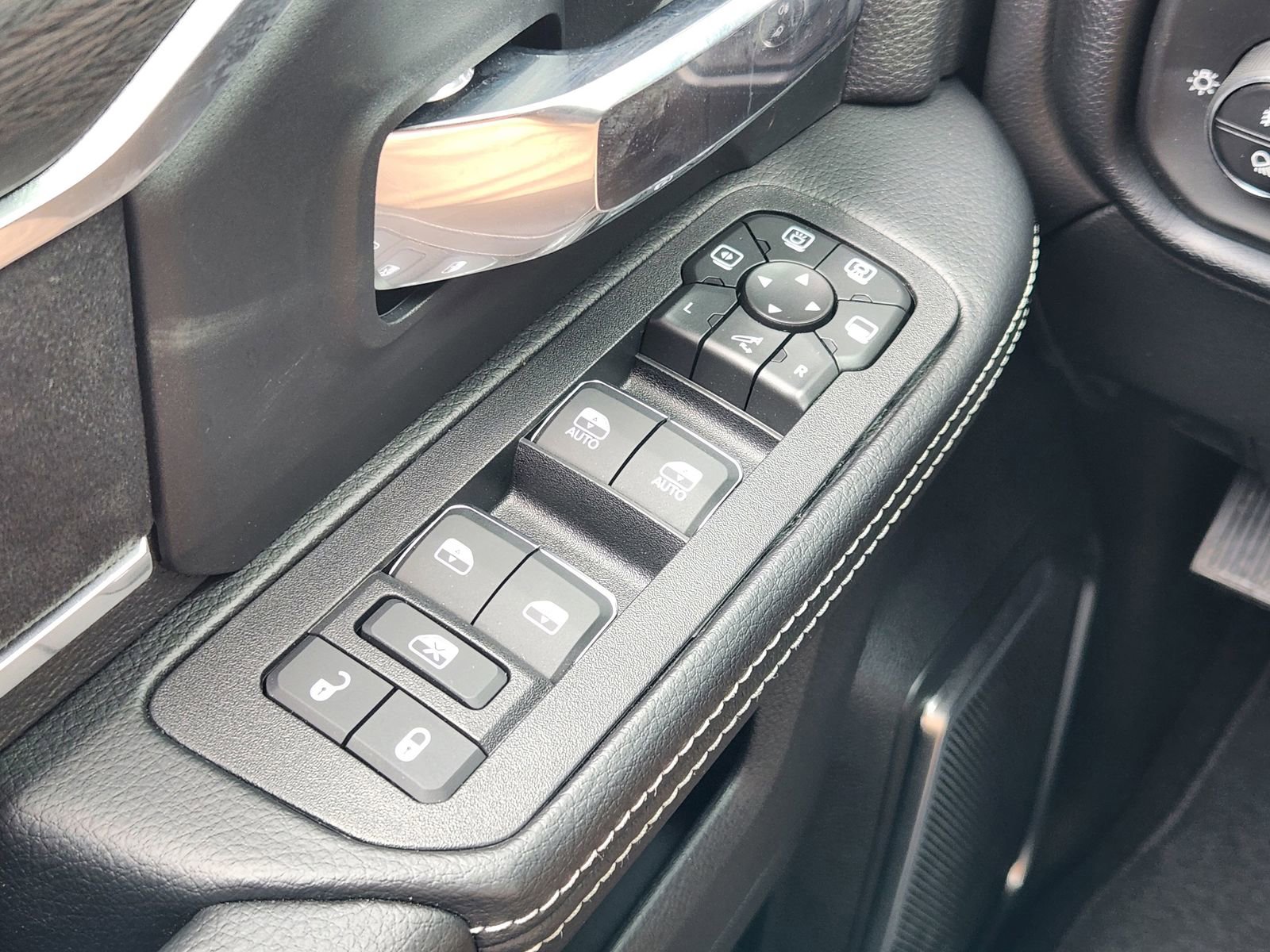 New 2026 RAM 2500 Laramie w/ Night Edition image 32