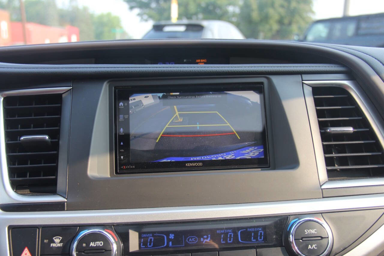 Used 2018 Toyota Highlander Limited AWD 4dr SUV image 33