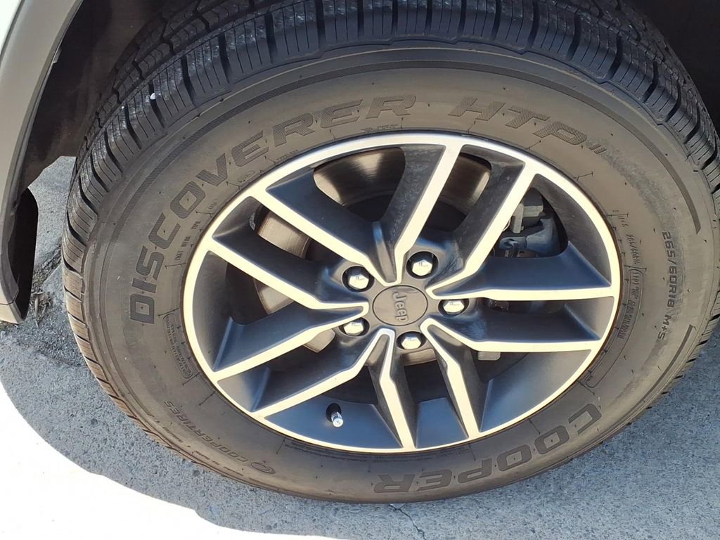 Used 2021 Jeep Grand Cherokee Limited w/ Luxury Group II image 9