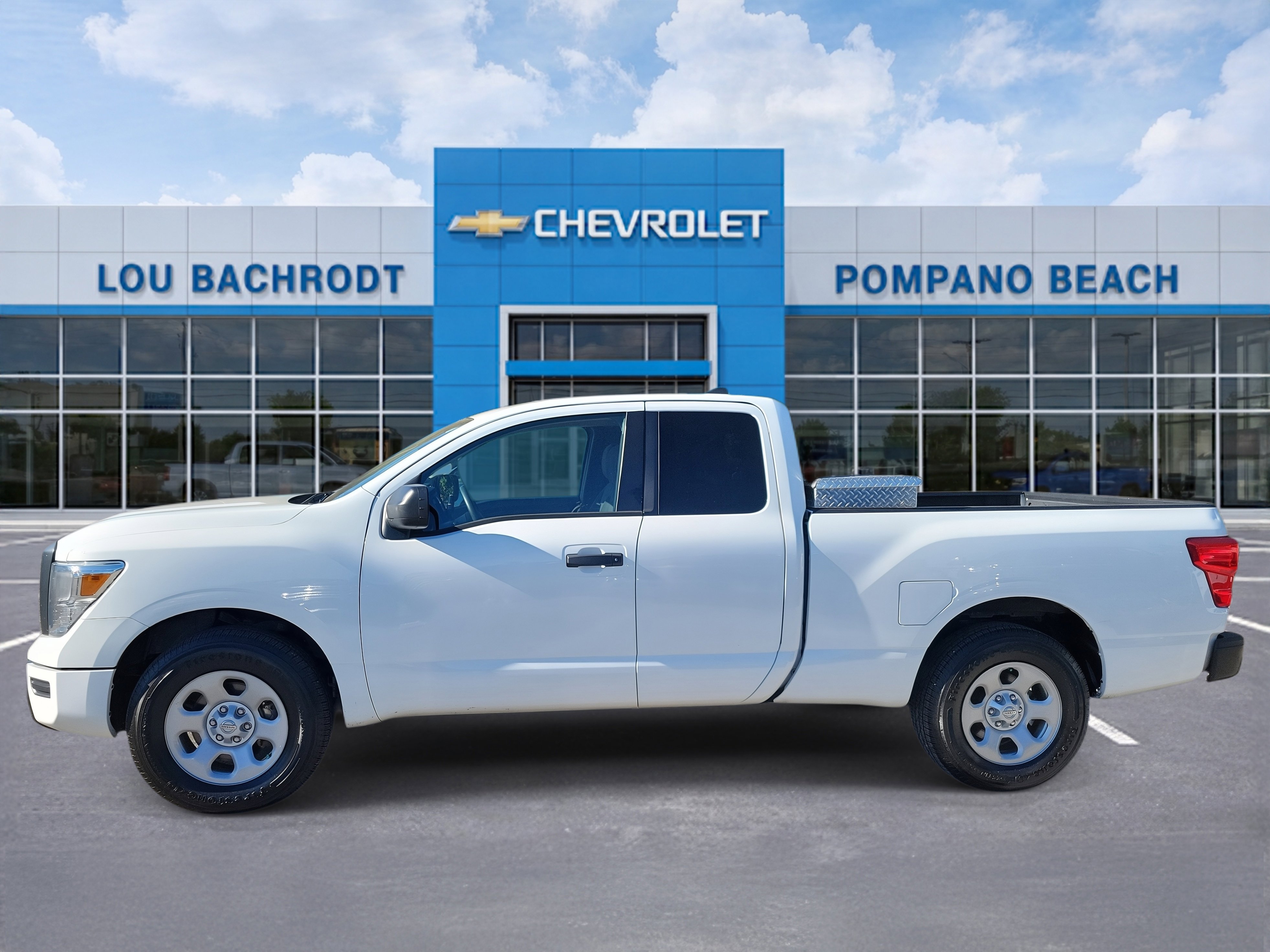 Used 2022 Nissan Titan S image 4