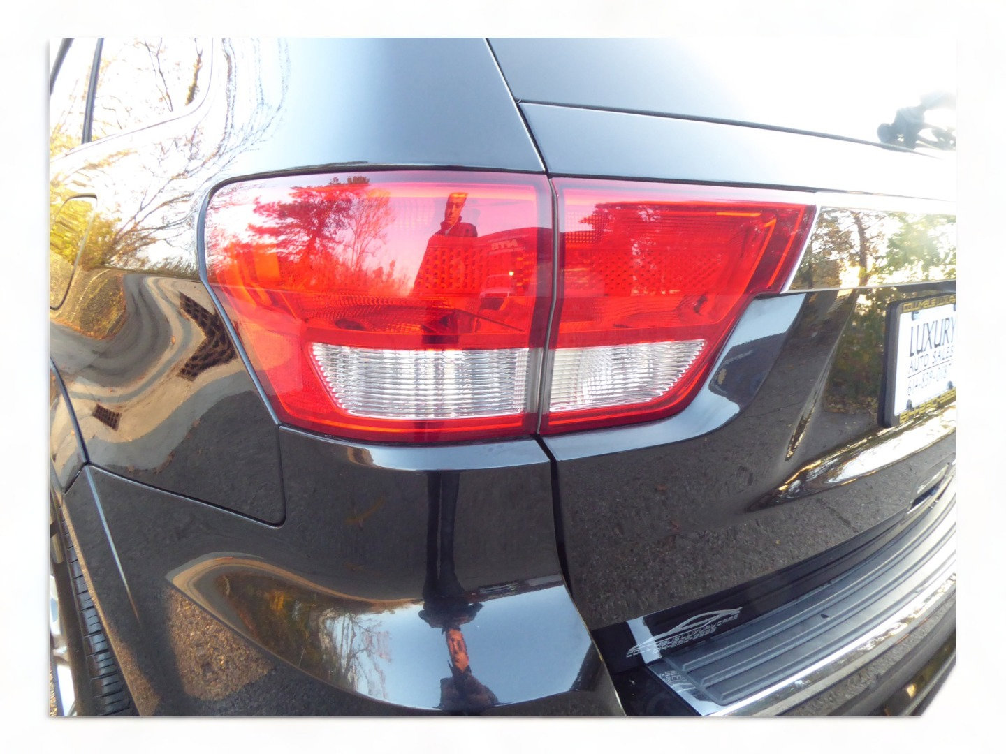 Used 2012 Jeep Grand Cherokee SRT8 w/ Luxury Group II image 18