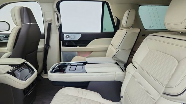 Used 2024 Lincoln Navigator L Black Label AWD/4WD image 32