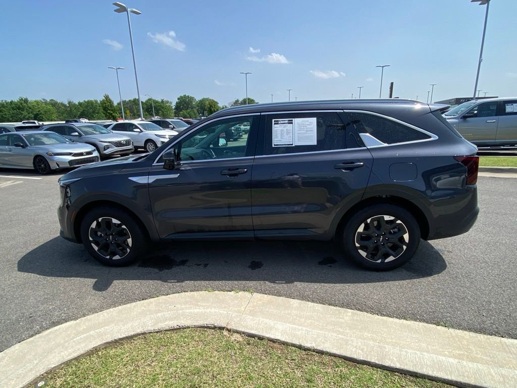Certified 2025 Kia Sorento S w/ Panoramic Sunroof Package FWD image 4
