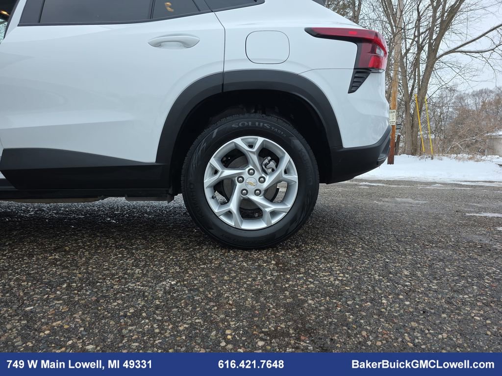 Used 2024 Chevrolet Trax LS w/ LS Convenience Package image 32