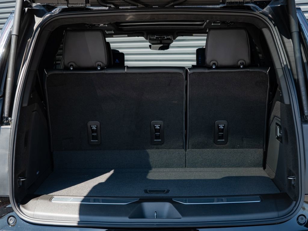 Used 2026 Cadillac Escalade V w/ LPO, ONYX Package image 34