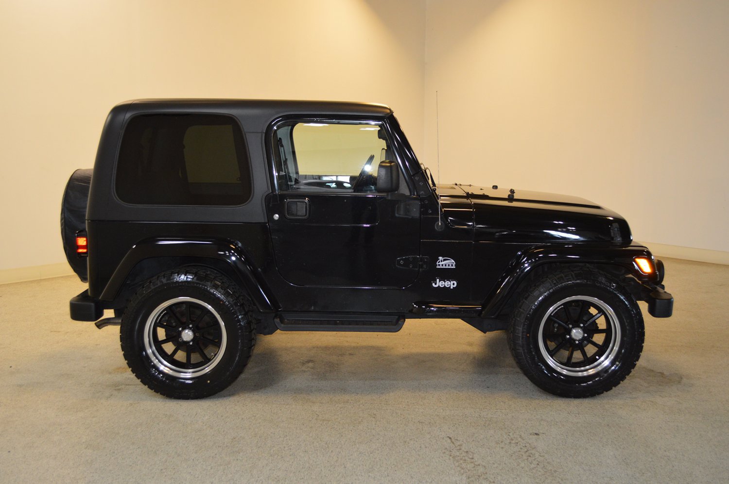 Used 2004 Jeep Wrangler Sahara w/ Dual Top Group AWD/4WD image 2