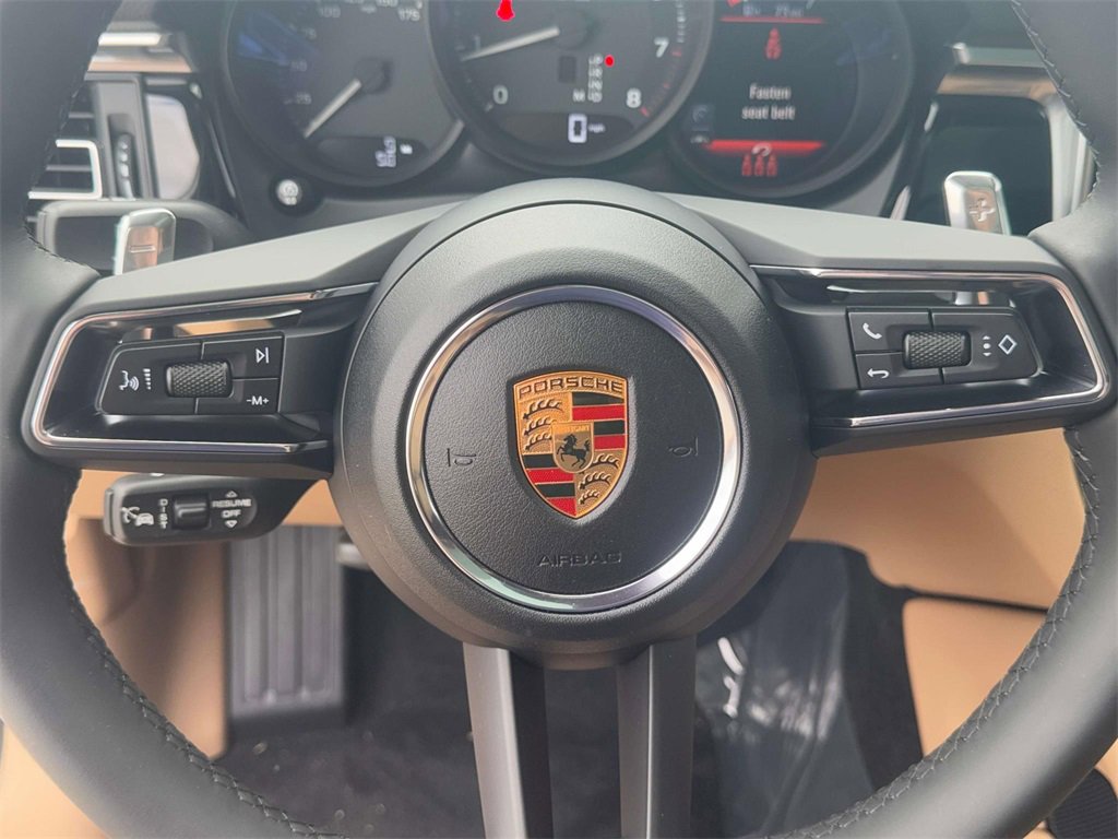 Used 2025 Porsche Macan image 19