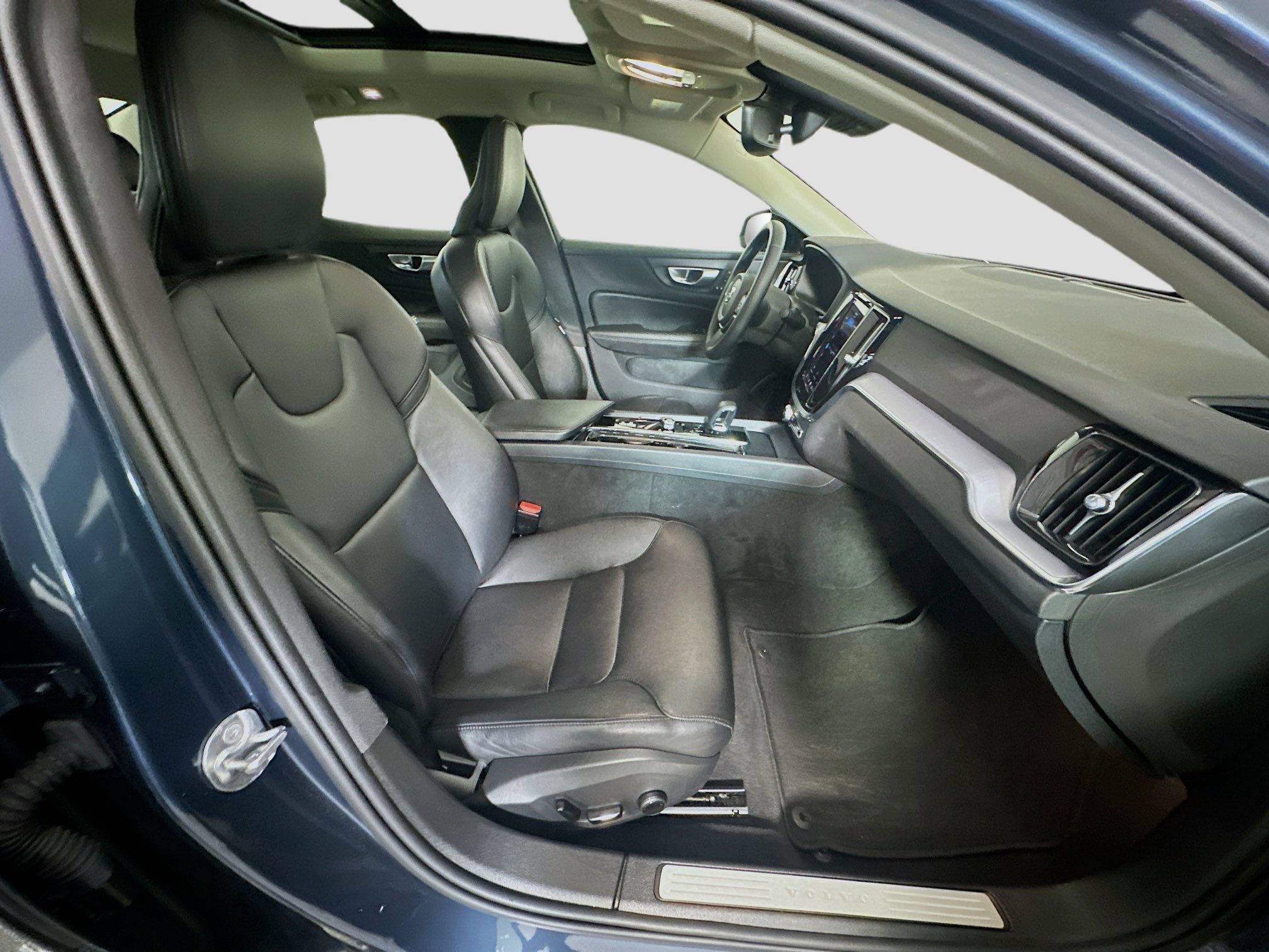 Used 2024 Volvo S60 B5 Core FWD image 33