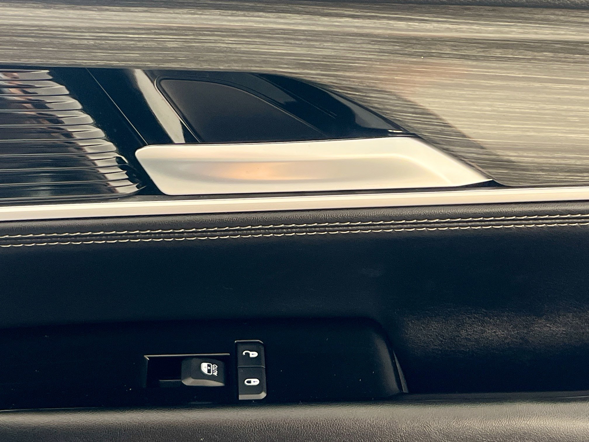 Used 2023 Jeep Wagoneer L Series II image 32