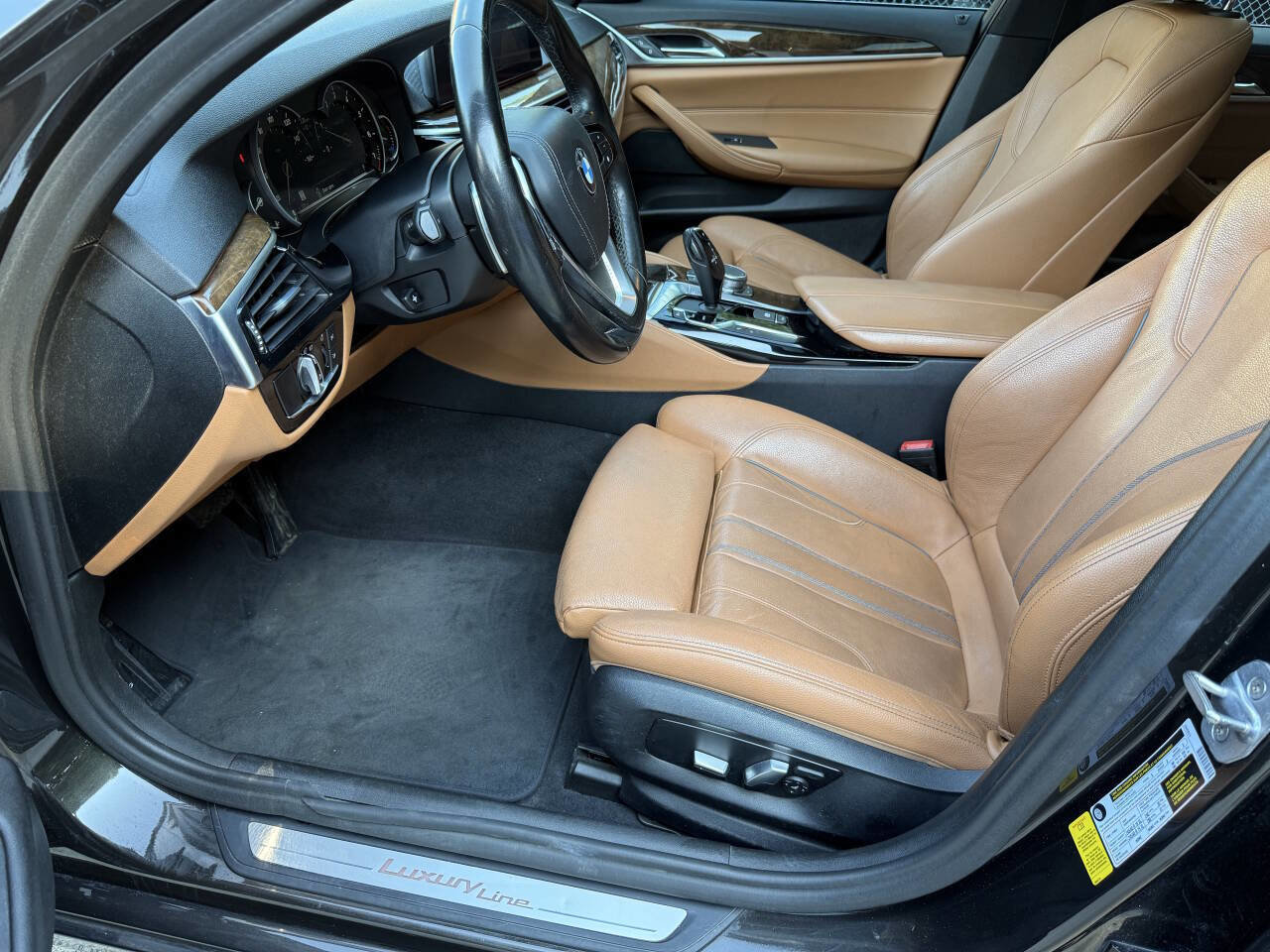 Used 2019 BMW 530i w/ Luxury Package RWD image 16