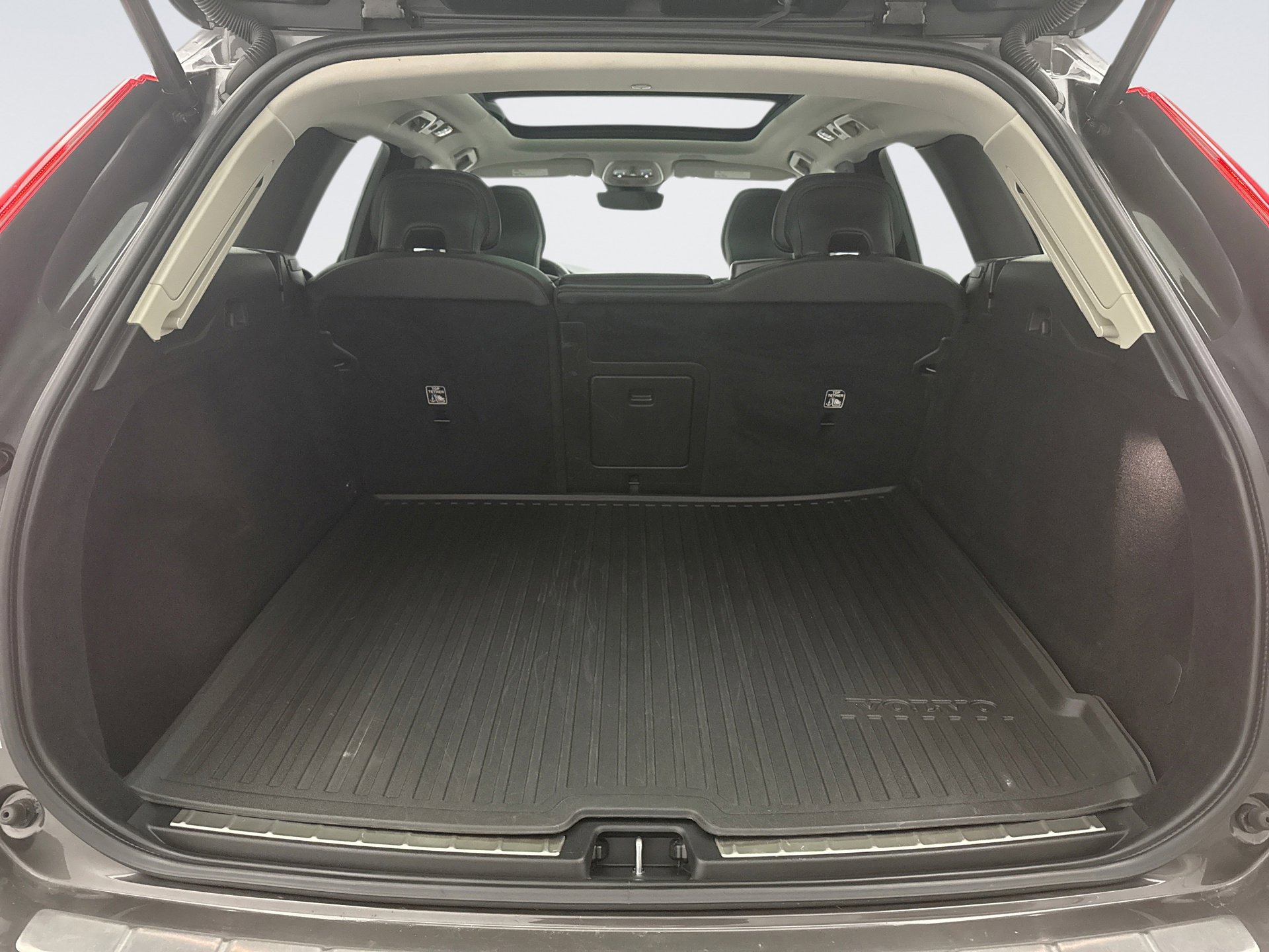 Used 2022 Volvo XC60 B5 Momentum w/ Climate Package image 23