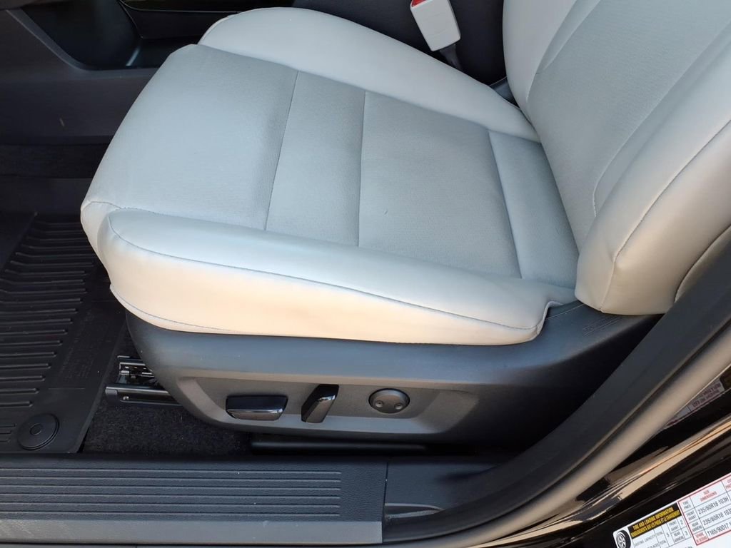 Certified 2023 Nissan Rogue SV w/ SV Premium B Package AWD/4WD image 5
