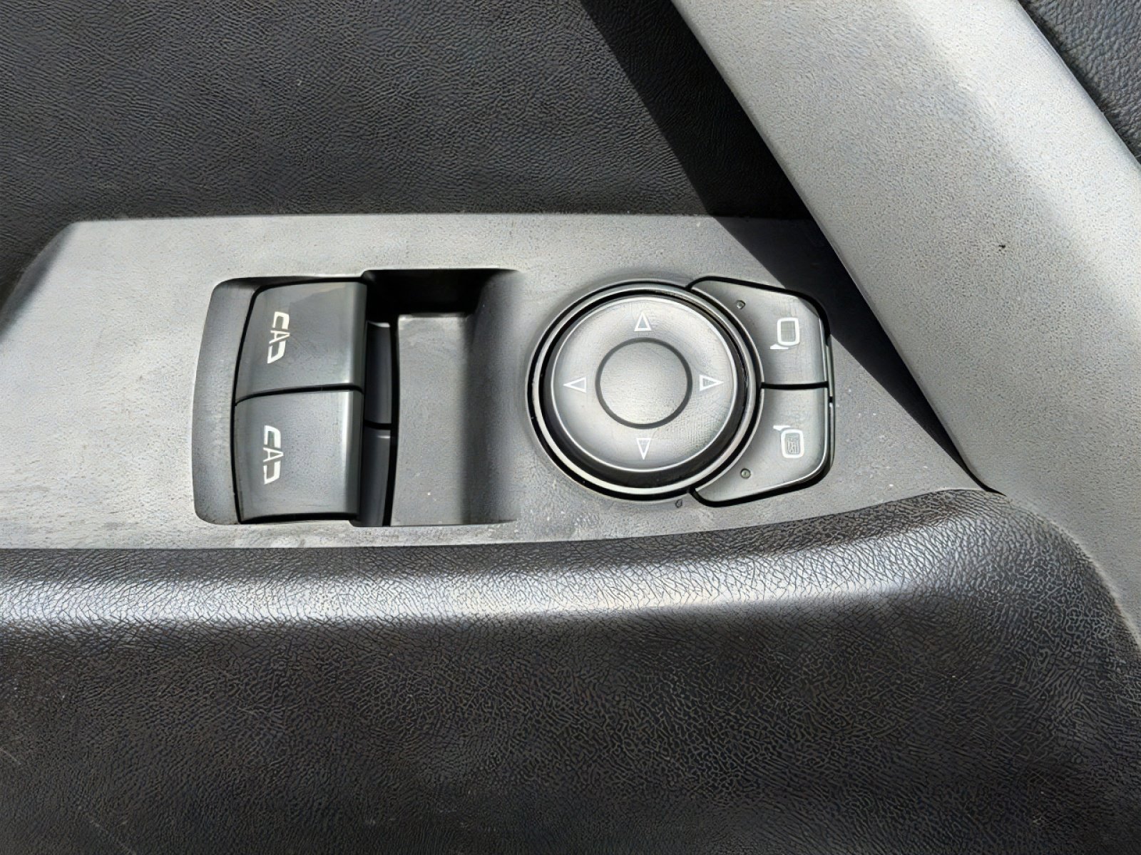 Used 2021 Chevrolet Camaro LT image 17