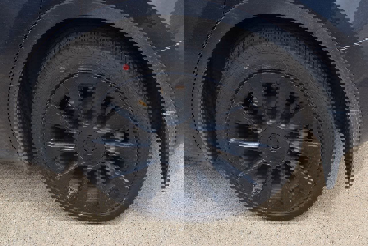 Used 2025 Tesla Model Y Long Range image 13