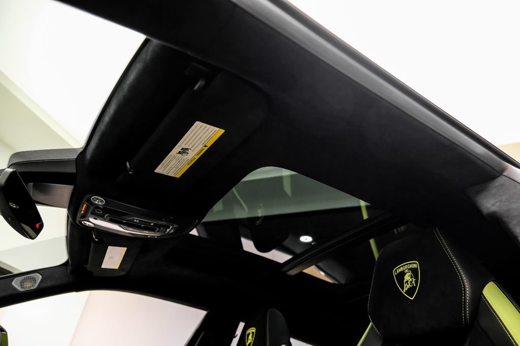 Used 2023 Lamborghini Urus Performante AWD/4WD image 9