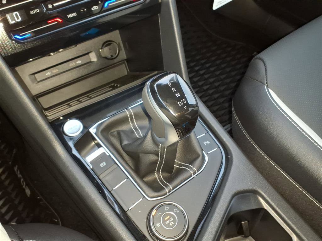 New 2025 Volkswagen Taos SEL image 11