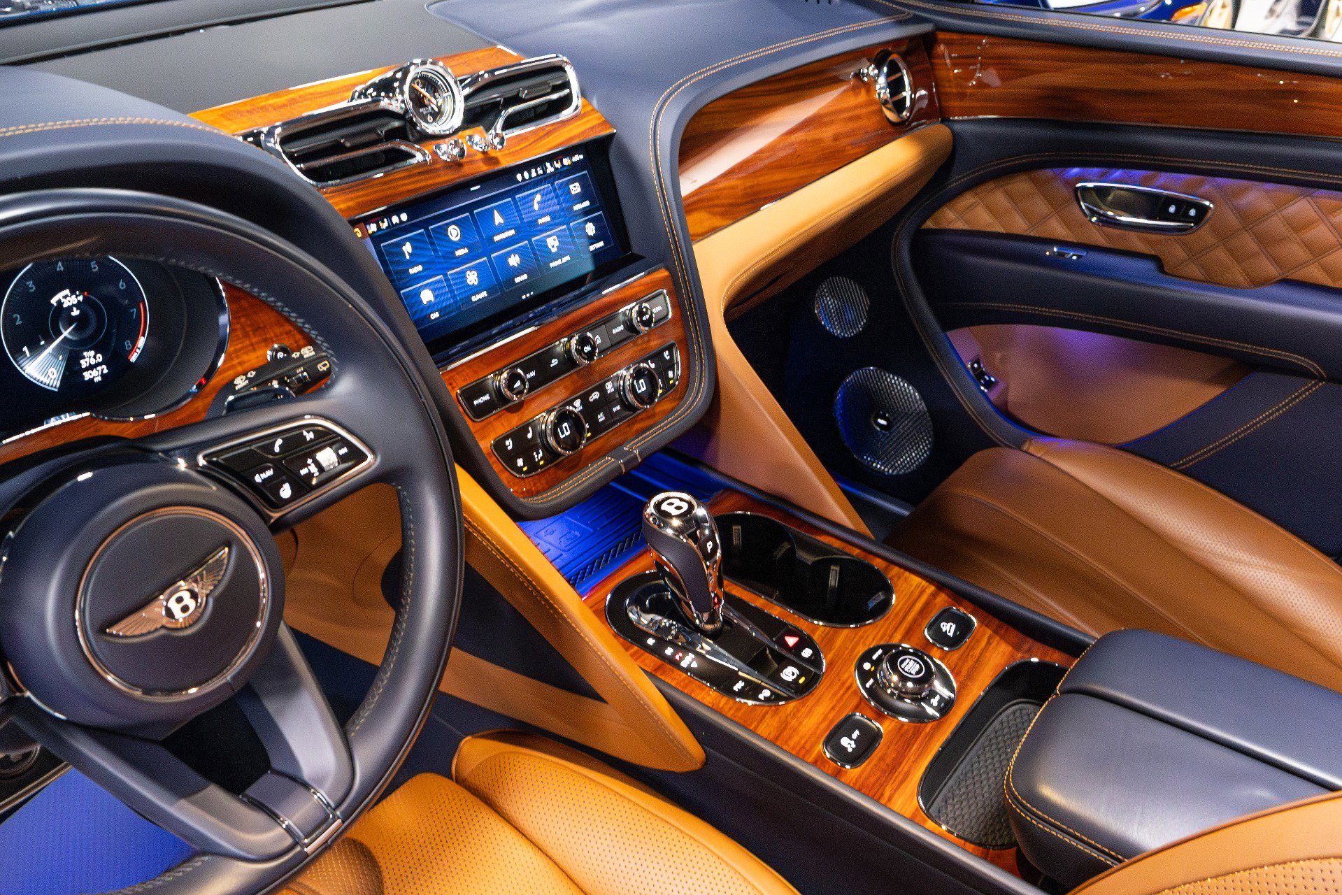 Used 2021 Bentley Bentayga w/ First Edition Specification image 9