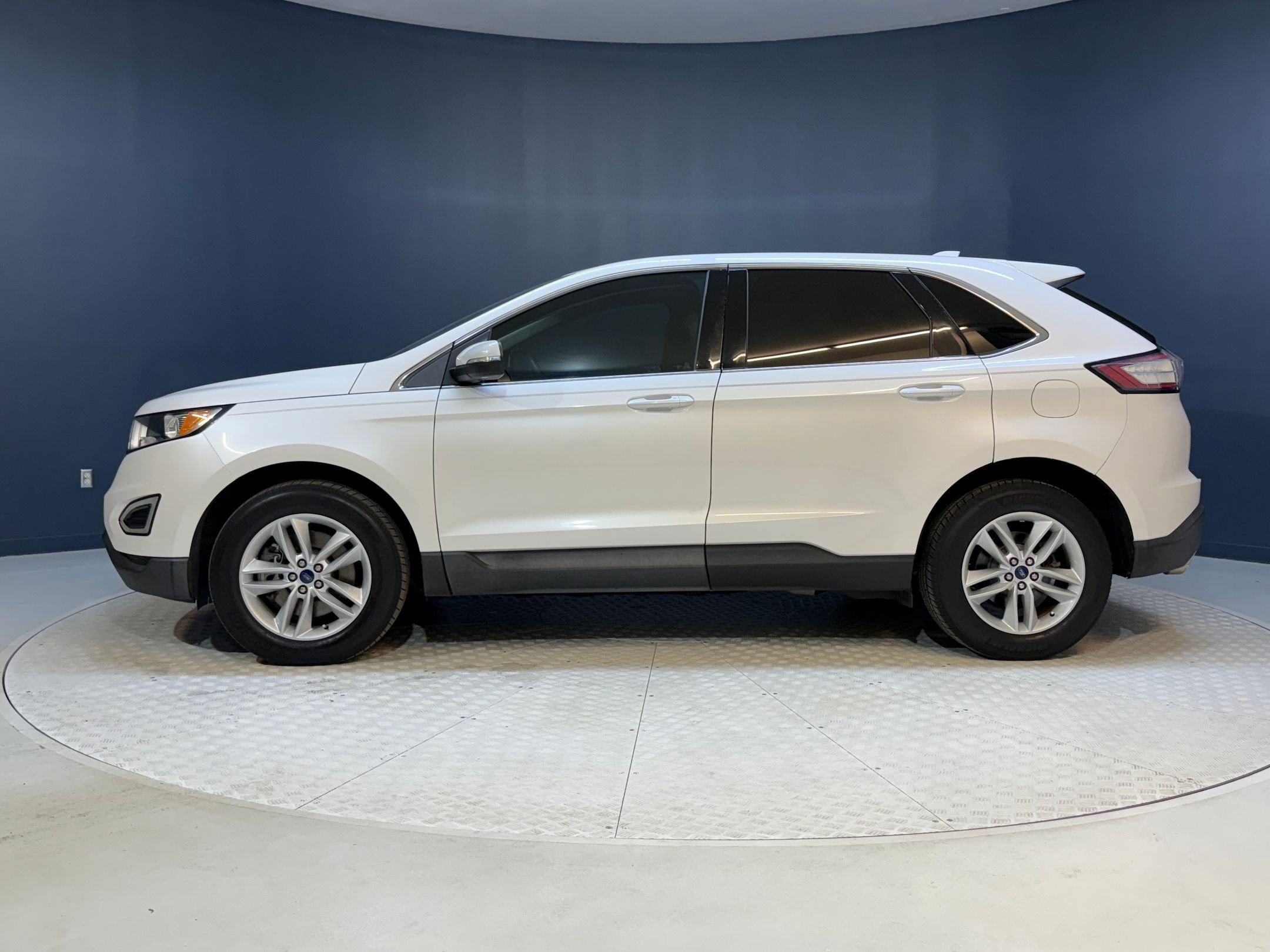 Used 2015 Ford Edge SEL w/ Equipment Group 201A image 2