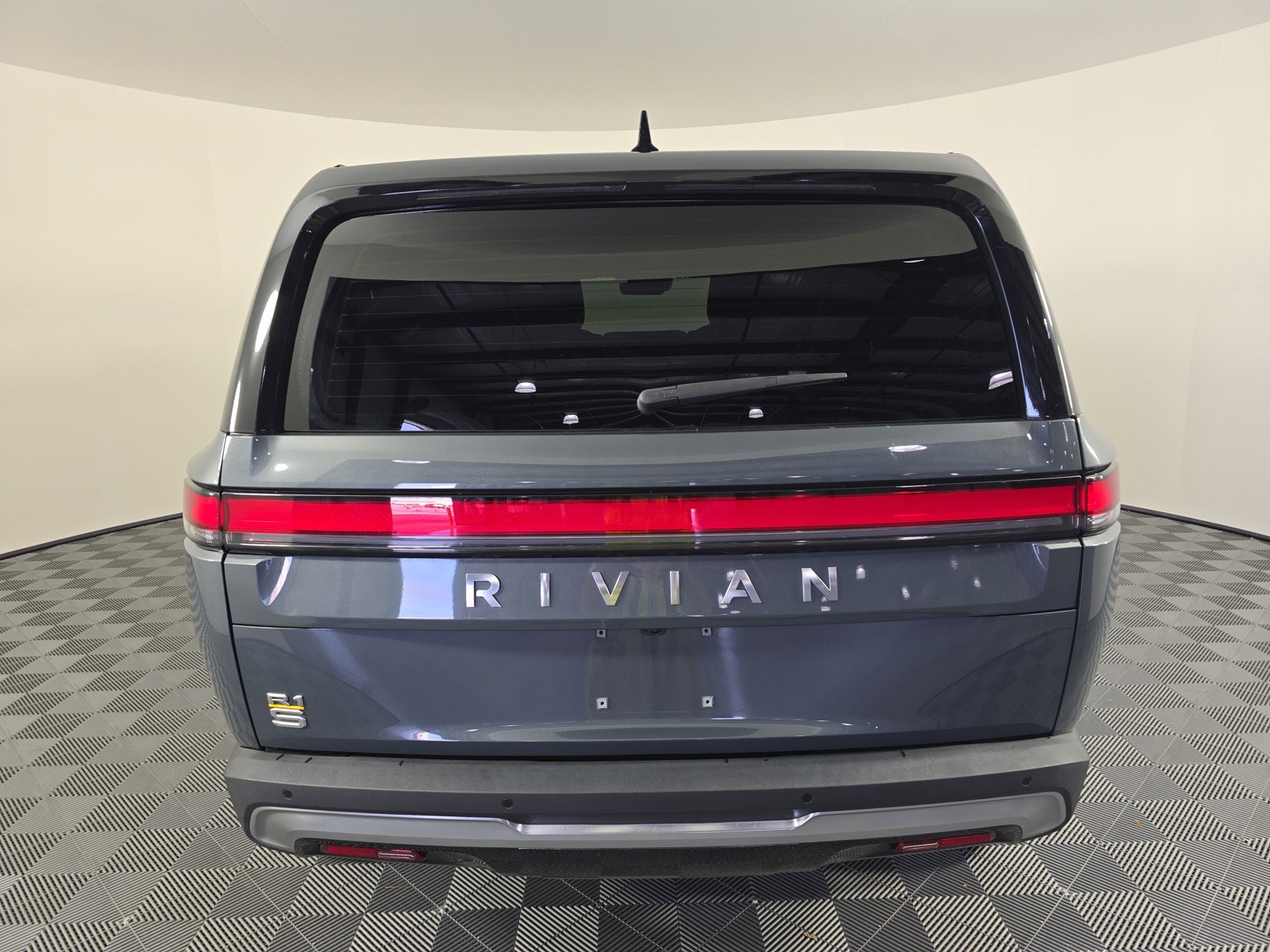 Used 2022 Rivian R1S Launch Edition image 4