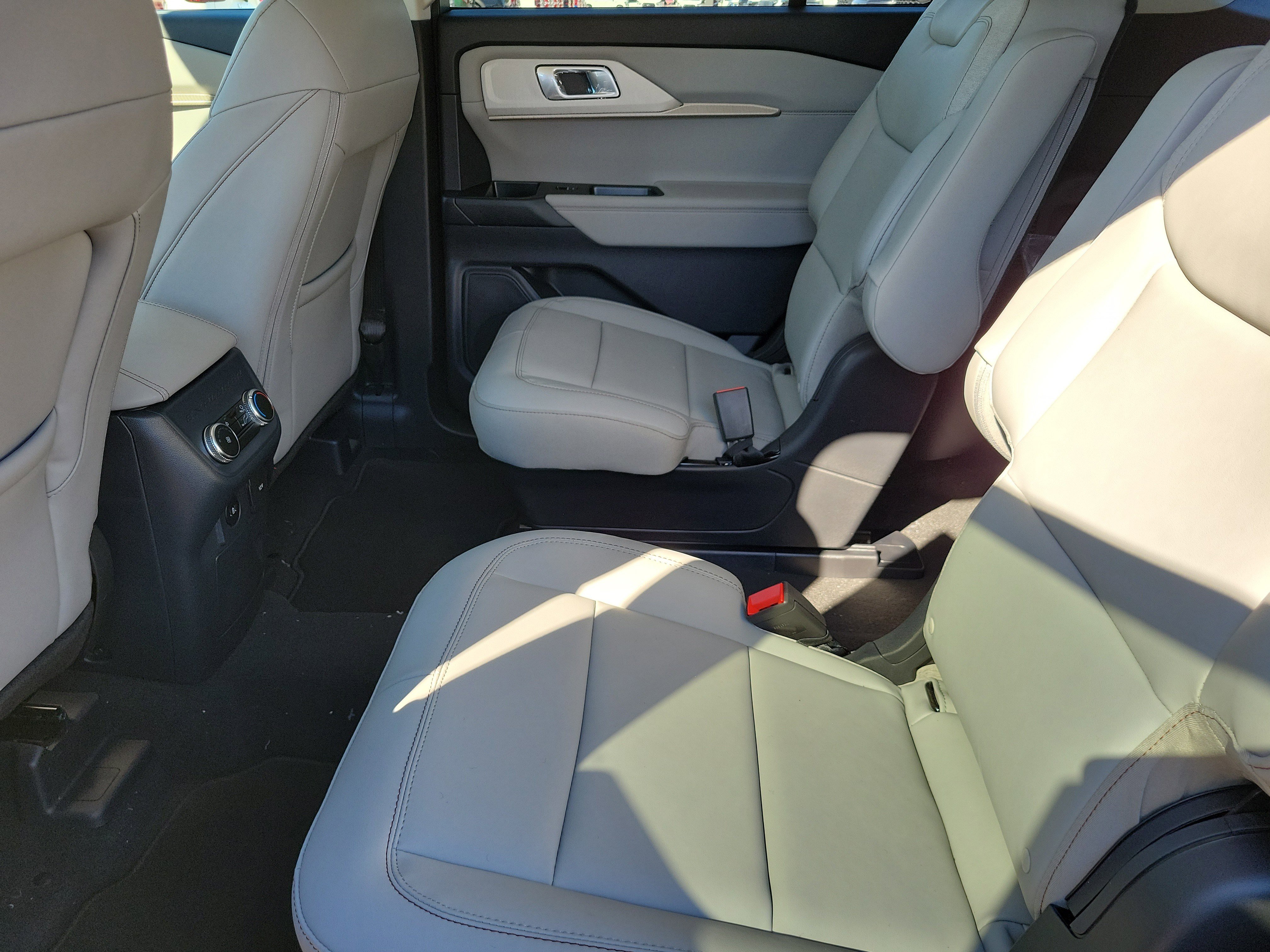 New 2026 Ford Explorer Active w/ Active Comfort Package image 17