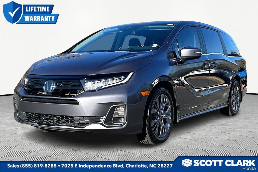 Used 2025 Honda Odyssey Touring image 3