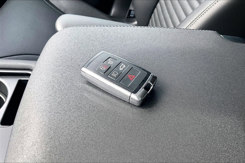 Used 2024 Land Rover Discovery S AWD/4WD image 10