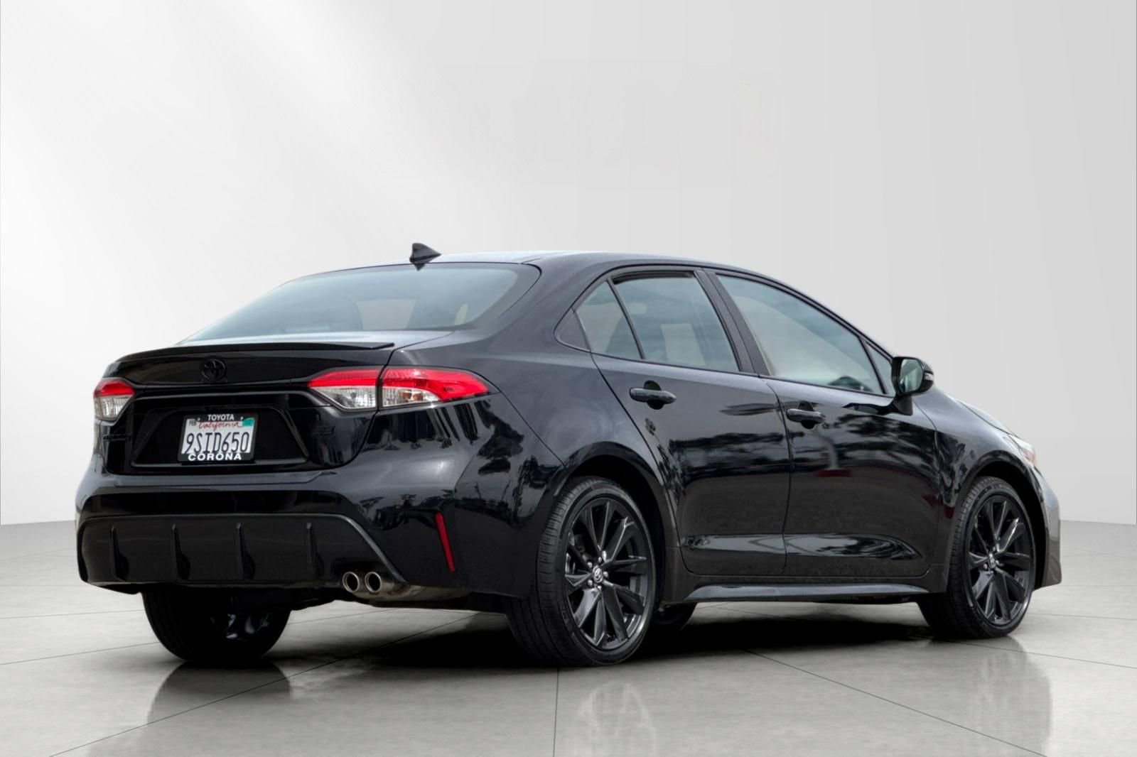 Used 2025 Toyota Corolla SE w/ Convenience Package image 4