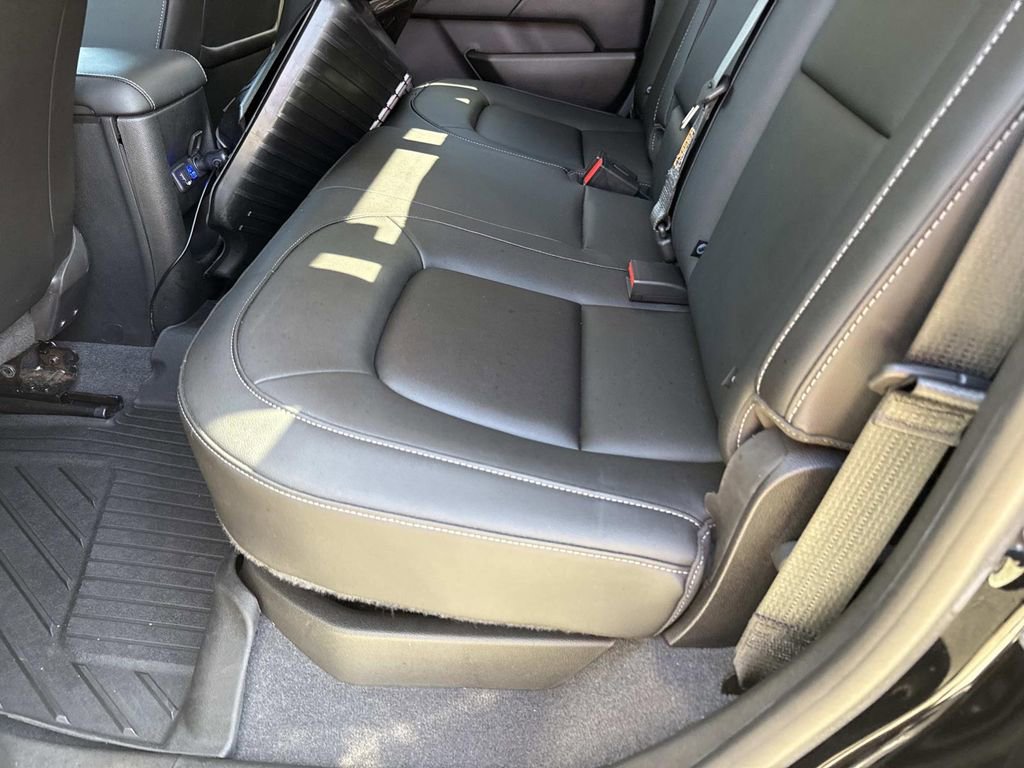 Used 2020 Chevrolet Colorado LT w/ Luxury Package RWD image 19