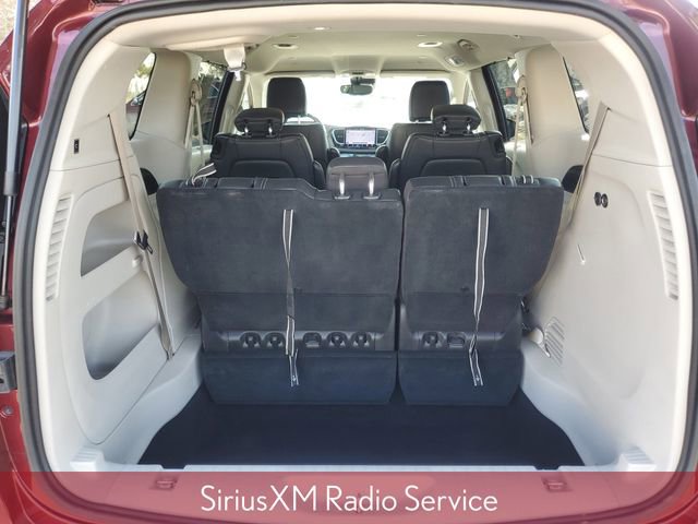 Used 2022 Chrysler Pacifica Touring-L image 11