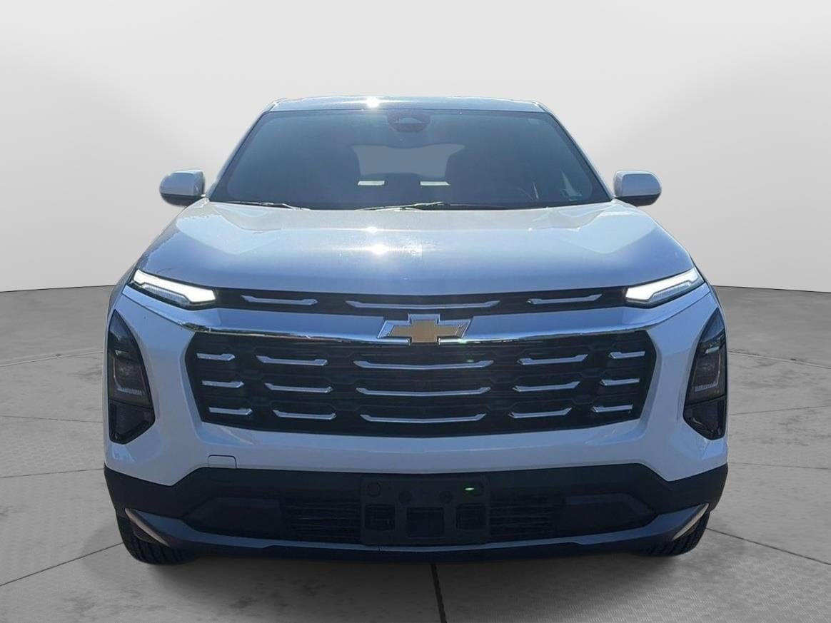Used 2026 Chevrolet Equinox LT AWD/4WD image 2