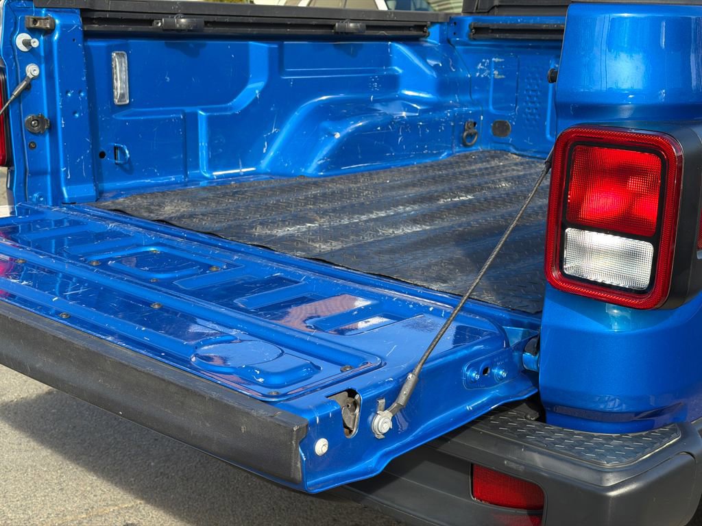 Used 2021 Jeep Gladiator Sport image 9