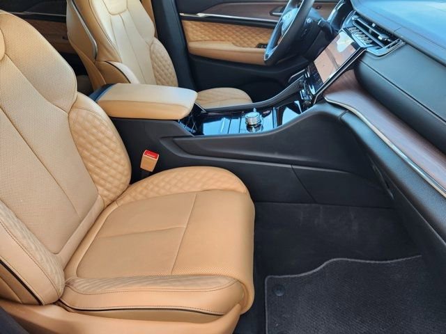 Used 2025 Jeep Grand Cherokee Summit image 20
