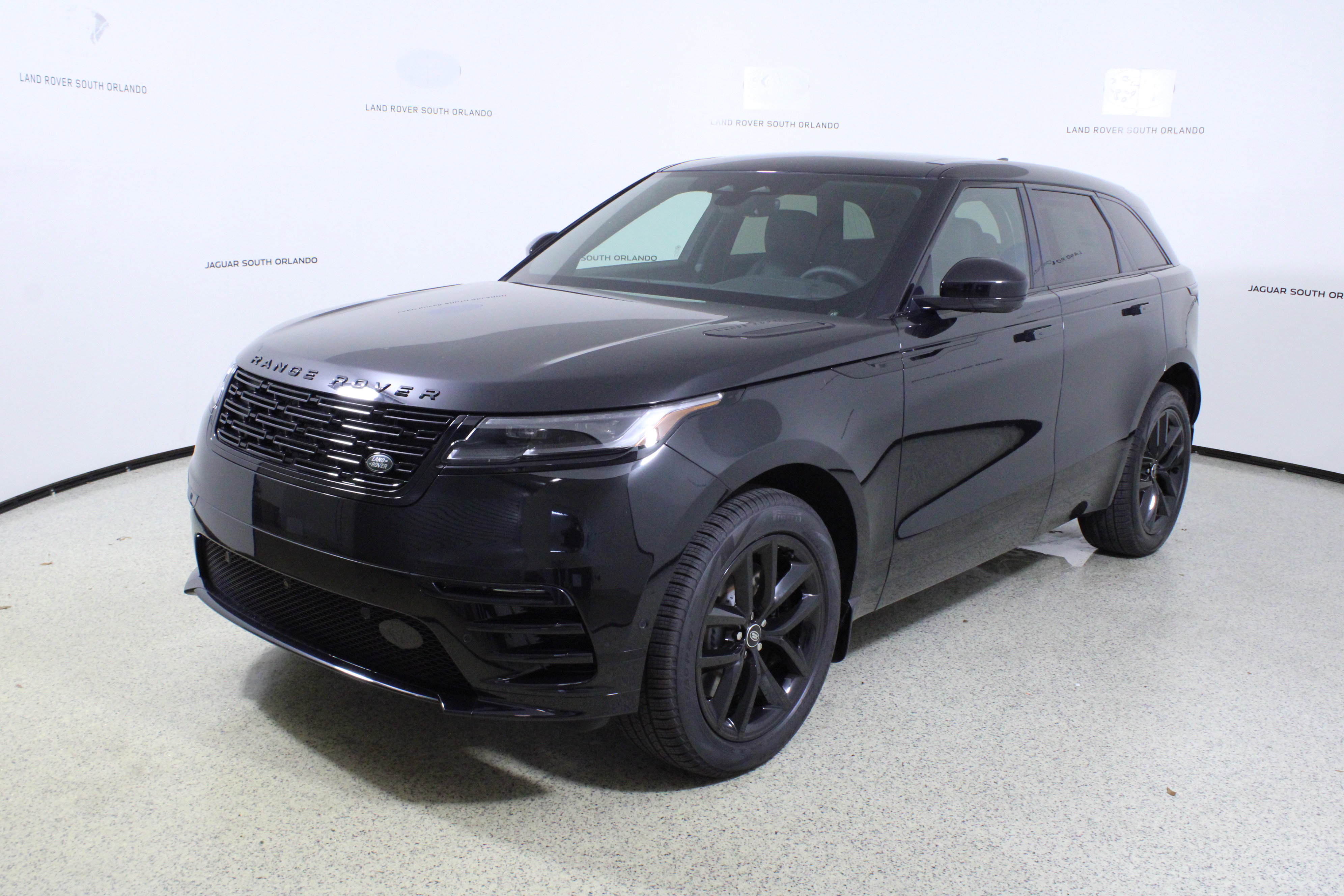 New 2026 Land Rover Range Rover Velar Dynamic SE image 4